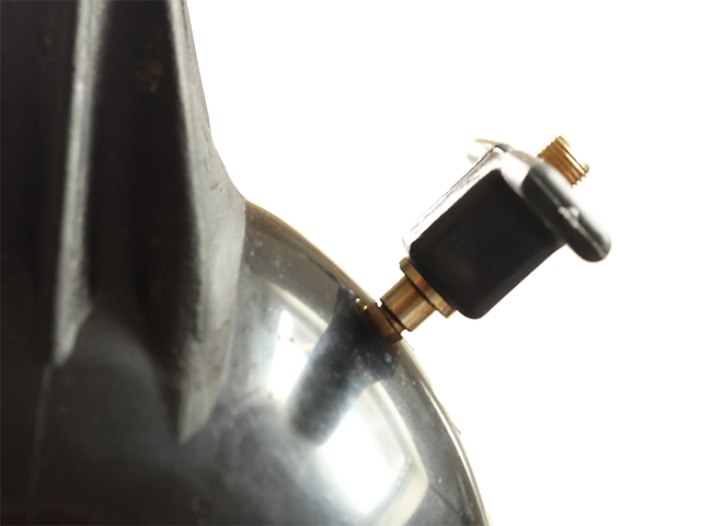Multifunctionele fenderadapter op Majoni Fender